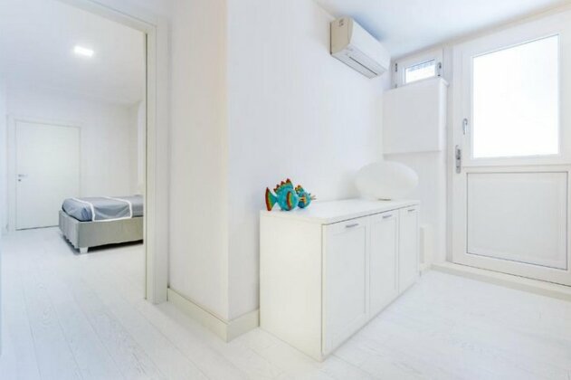 White stylish apartments - Photo3