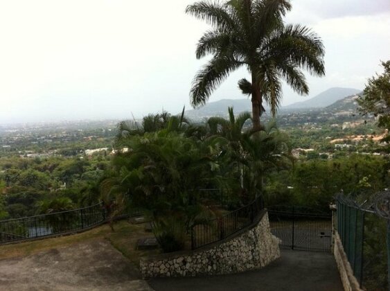 Hill Top Kingston Jamaica - Photo5