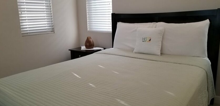New Kingston Guest Apartment at Eight By The Vacation Casa - Photo2