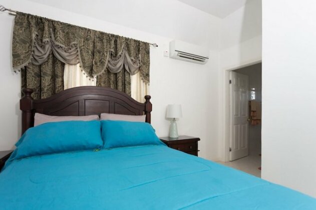 New Kingston Guest Apt at Fairway By The Vacation Casa - Photo2