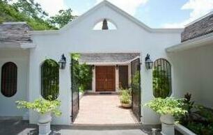 5 Br Villa With 50 Ft Pool - Montego Bay