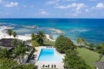 Luxury Villa sleeps 6 Beach Access Montego Bay