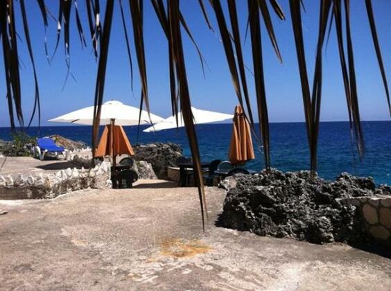 Coral Seas Cliff - Photo4