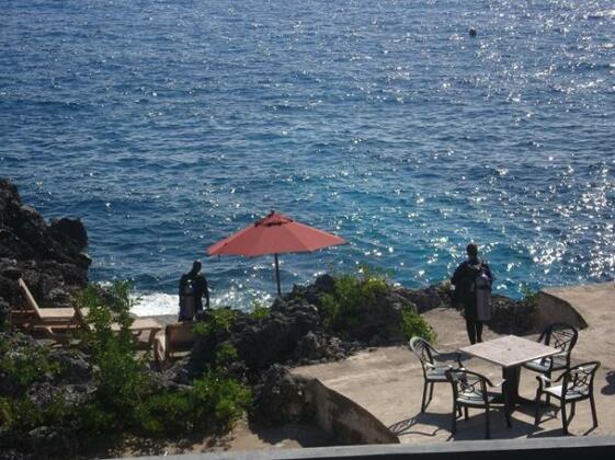 Coral Seas Cliff - Photo5