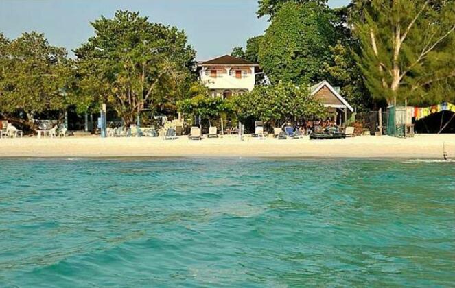 Secret Cabins at Firefly Beach Cottage