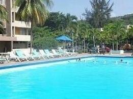 2 Br Apartment In Ocho Rios With Pool & Beach