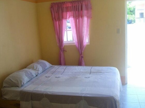 Almond Lodge - Photo4