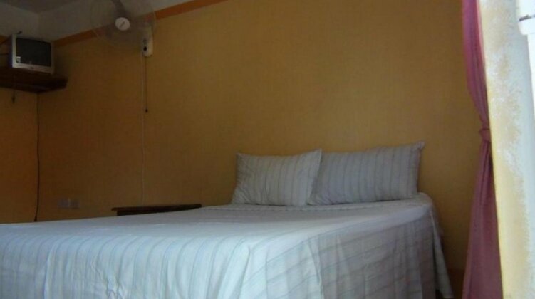 Almond Lodge - Photo5