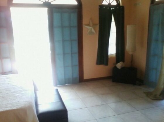 Dolphin Bay Yoga Guest House - Photo4