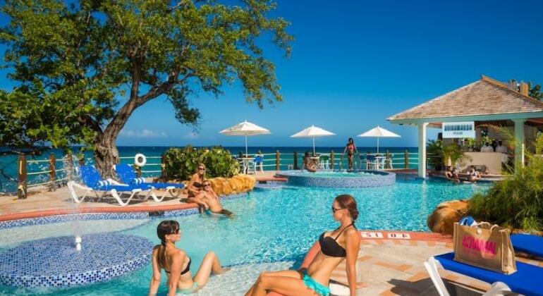 Jewel Paradise Cove Adult Beach Resort & Spa - Photo2