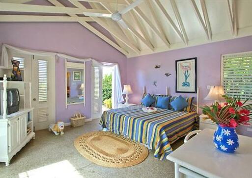 Paradise Runaway Bay 4 Bedroom Beachfront Villa - Photo3