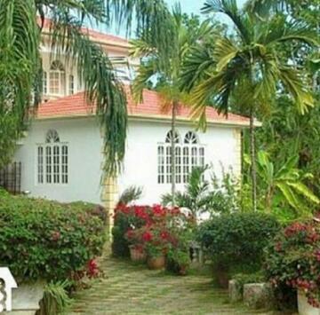 Paradise Runaway Bay Villa