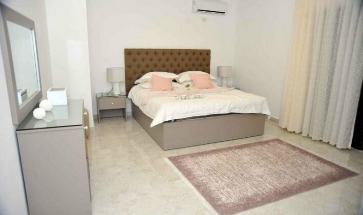 Amazing one Bedroom Apartment in Amman Elwebdah 10 - Photo5