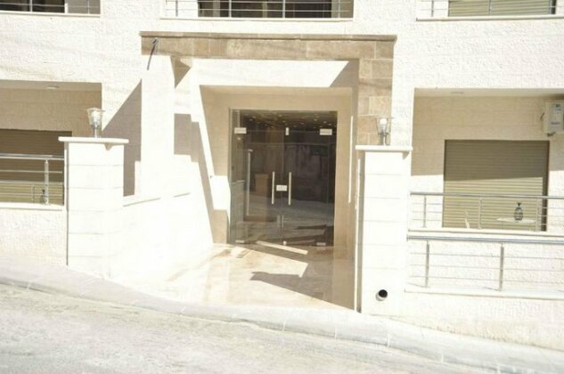 Amazing one Bedroom Apartment in Amman Elwebdah 12 - Photo3