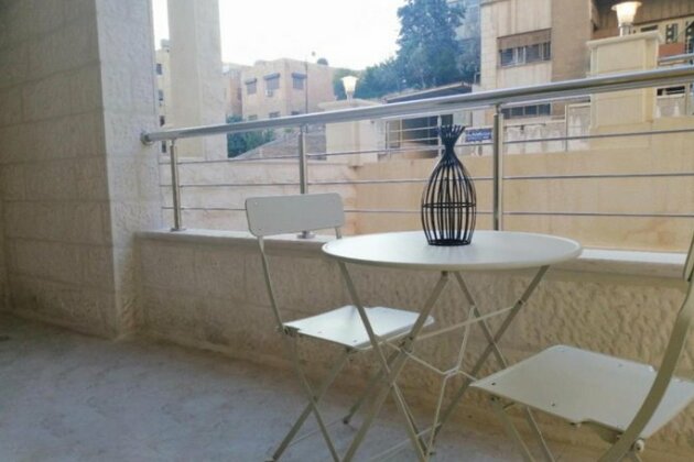 Amazing one Bedroom Apartment in Amman Elwebdah 5 - Photo2