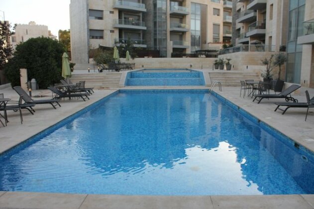 Modern Resort like with pool - Photo2