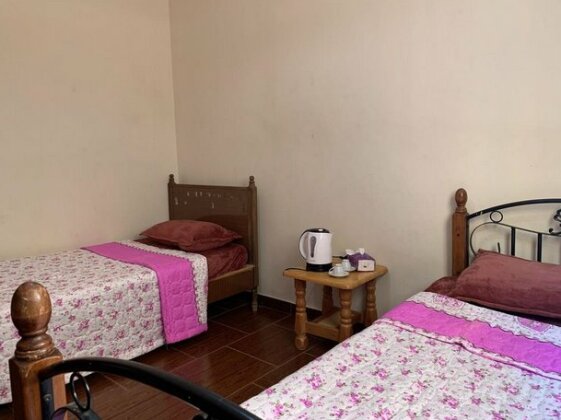 Room 17 Youth Hostel - Photo5