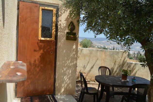 Our Villa's Pine Cottage HQ Budget Stay Wonderful horizon view of Jerash - Photo2
