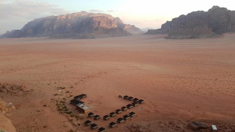 Quiet Bedouin village camp - Photo2