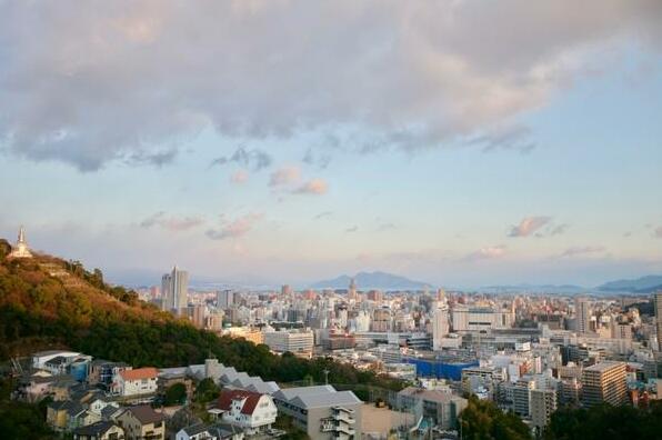 Stunning views over Hiroshima behind Stn - Photo2