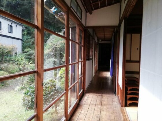 Traditional Japanese House Near Sea - Photo4