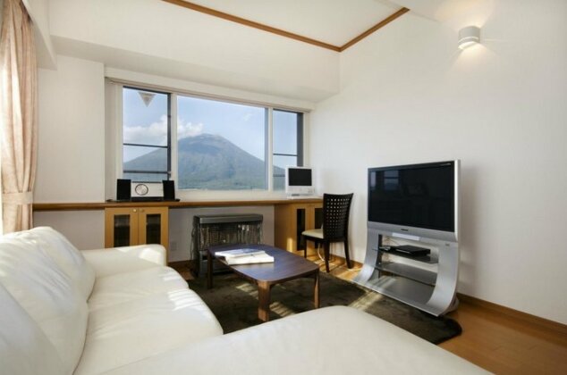 Mountainside Palace - Photo4
