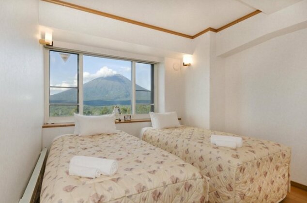 Mountainside Palace - Photo5