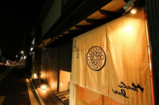 Hachi Inn - Photo2