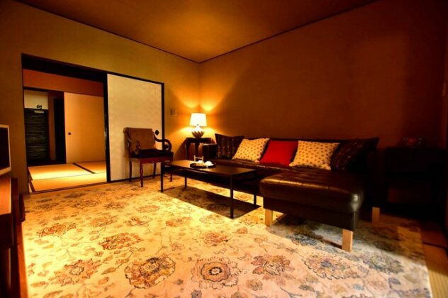  Photo 1
