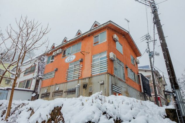 Name Yuzawa Onsen Lodge 1min to LIFT House A 12pax