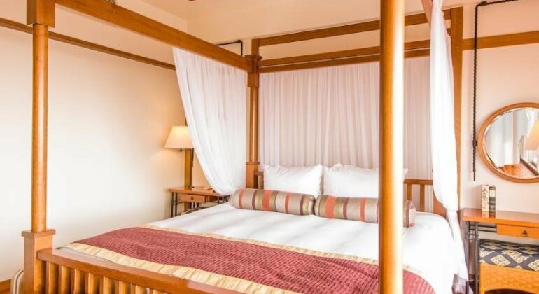 Kanucha Bay Hotel & Villas - Photo3