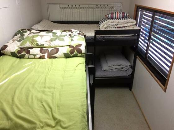  Photo 1