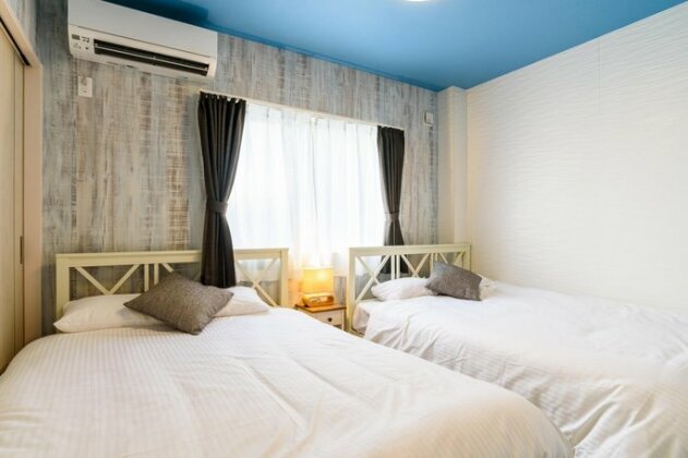  Photo 1