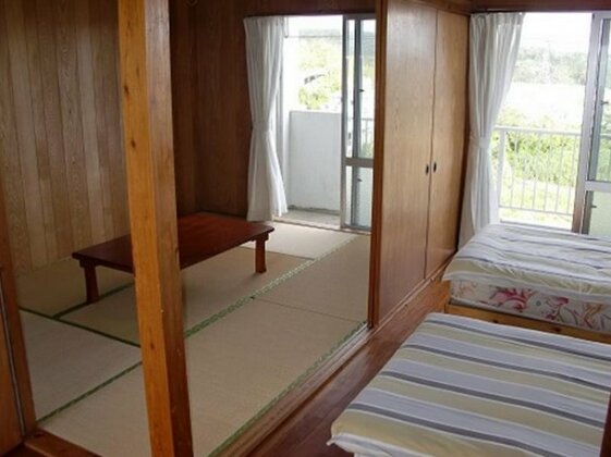Pension Crystal Inn Onna - Photo4