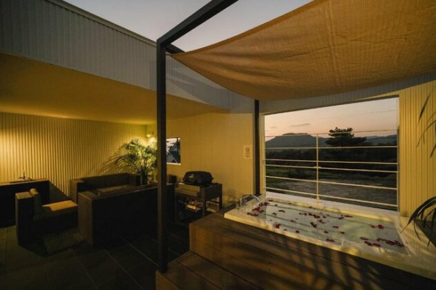 VillA COLORS sand Onna - Photo2