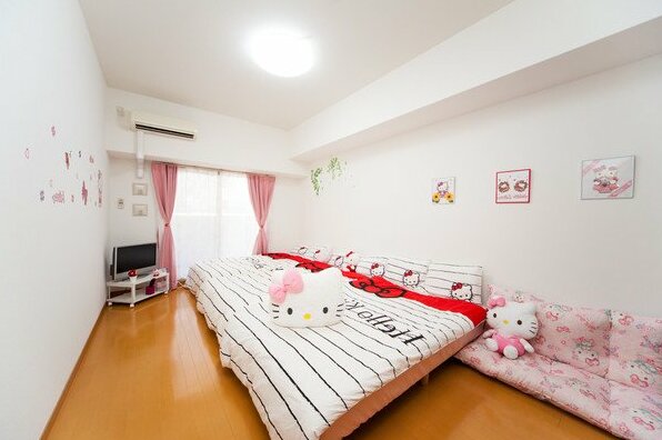 Central Namba with Kitty WiFi 02 - Photo5