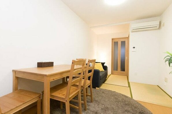 Cozy Townhouse with WiFi 4min STA&Direct - Photo2