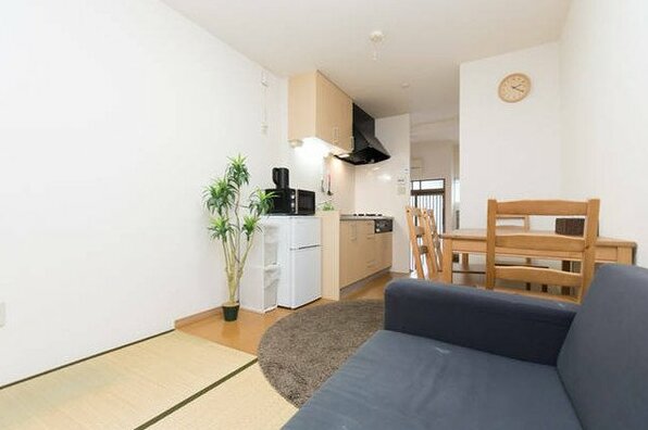 Cozy Townhouse with WiFi 4min STA&Direct - Photo3