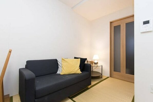 Cozy Townhouse with WiFi 4min STA&Direct - Photo4