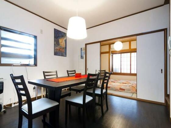 CW 4bedroom Apartment near Namba Station