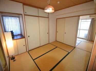 MI 3 Bedroom Apartment near Nipponbashi 502