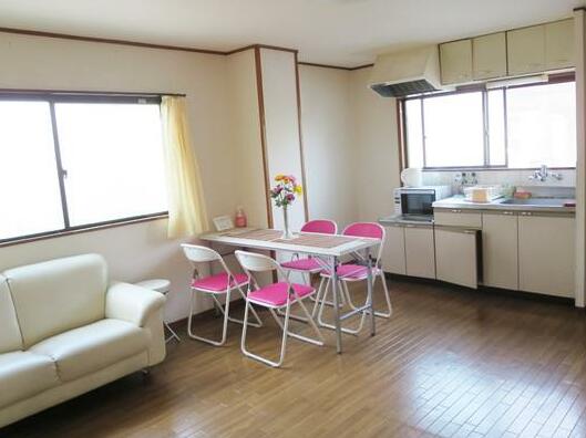 Simple Cozy Japanese-Style Room - Photo4