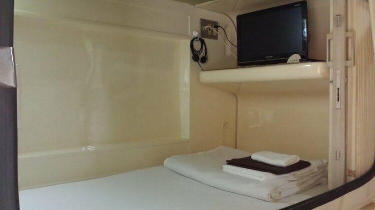 Capsule Hotel Honcho Male Only - Photo2