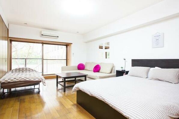 2 Br / 8 Beds-Spacious Quiet Near Palace - Photo3