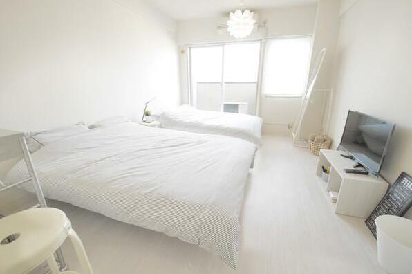 Shibuya 7 Simple White Cozy Room - Photo2