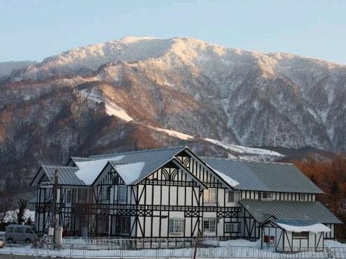 Hachi Kogen Petit Hotel White Wing