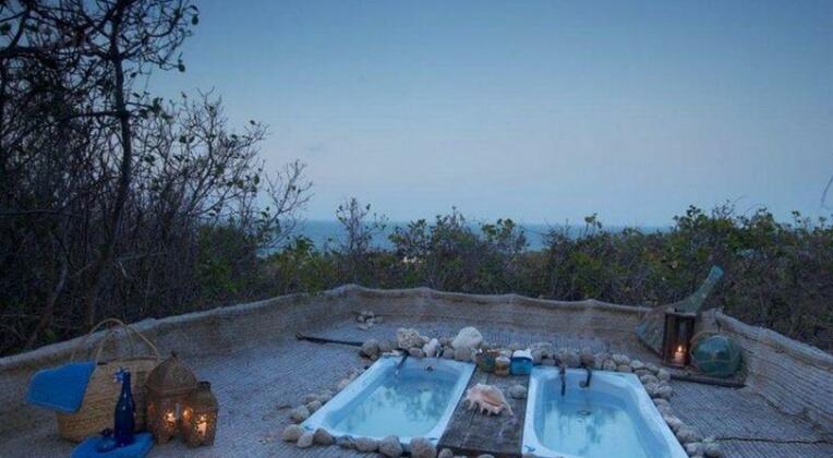 Mikes Camp Kiwayu Island - Photo4