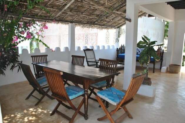 Shella White House - Photo2