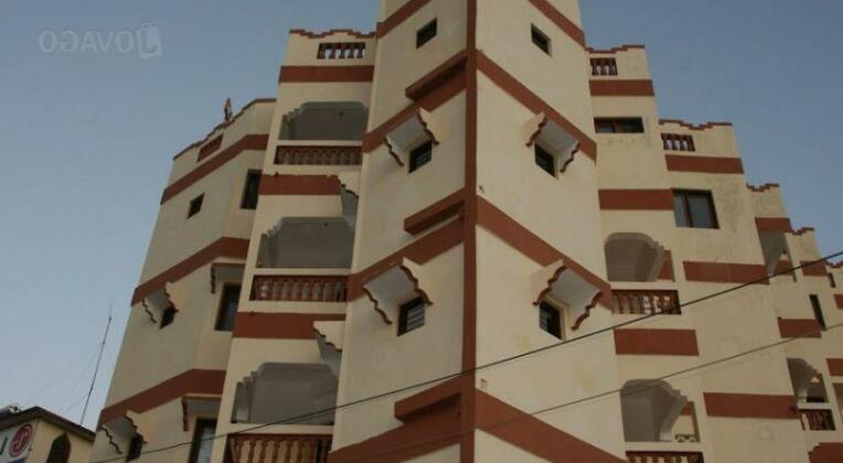 Comfy Palace Guest House - Photo2