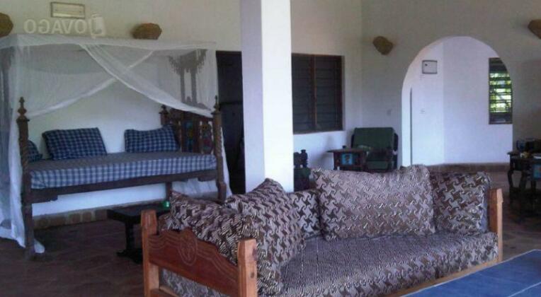 Giraffe House - Photo5